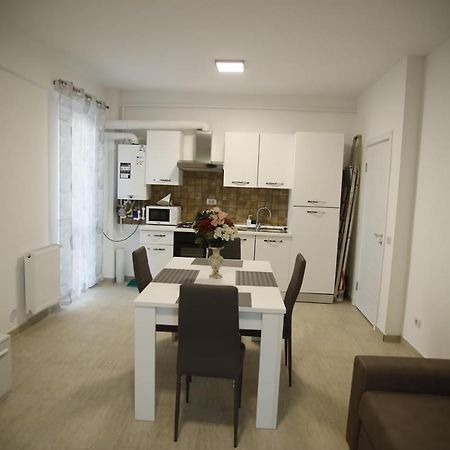 Lar Apartment Focşani المظهر الخارجي الصورة
