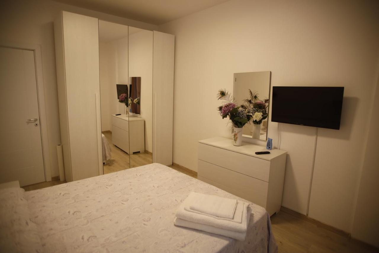 Lar Apartment Focşani المظهر الخارجي الصورة