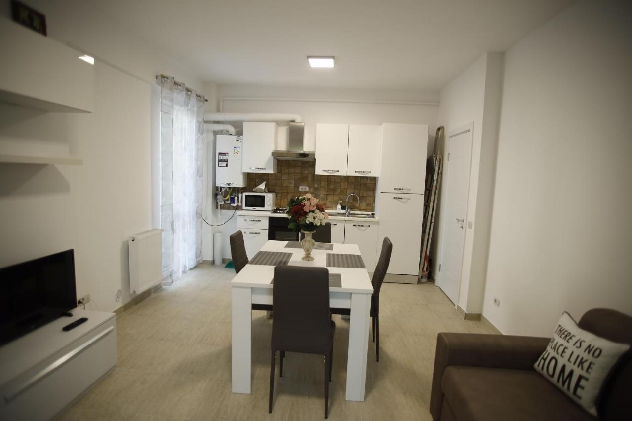 Lar Apartment Focşani المظهر الخارجي الصورة