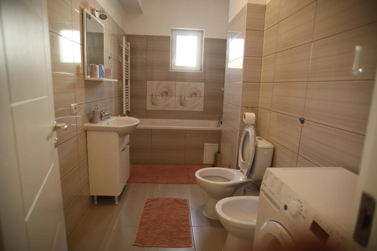 Lar Apartment Focşani المظهر الخارجي الصورة